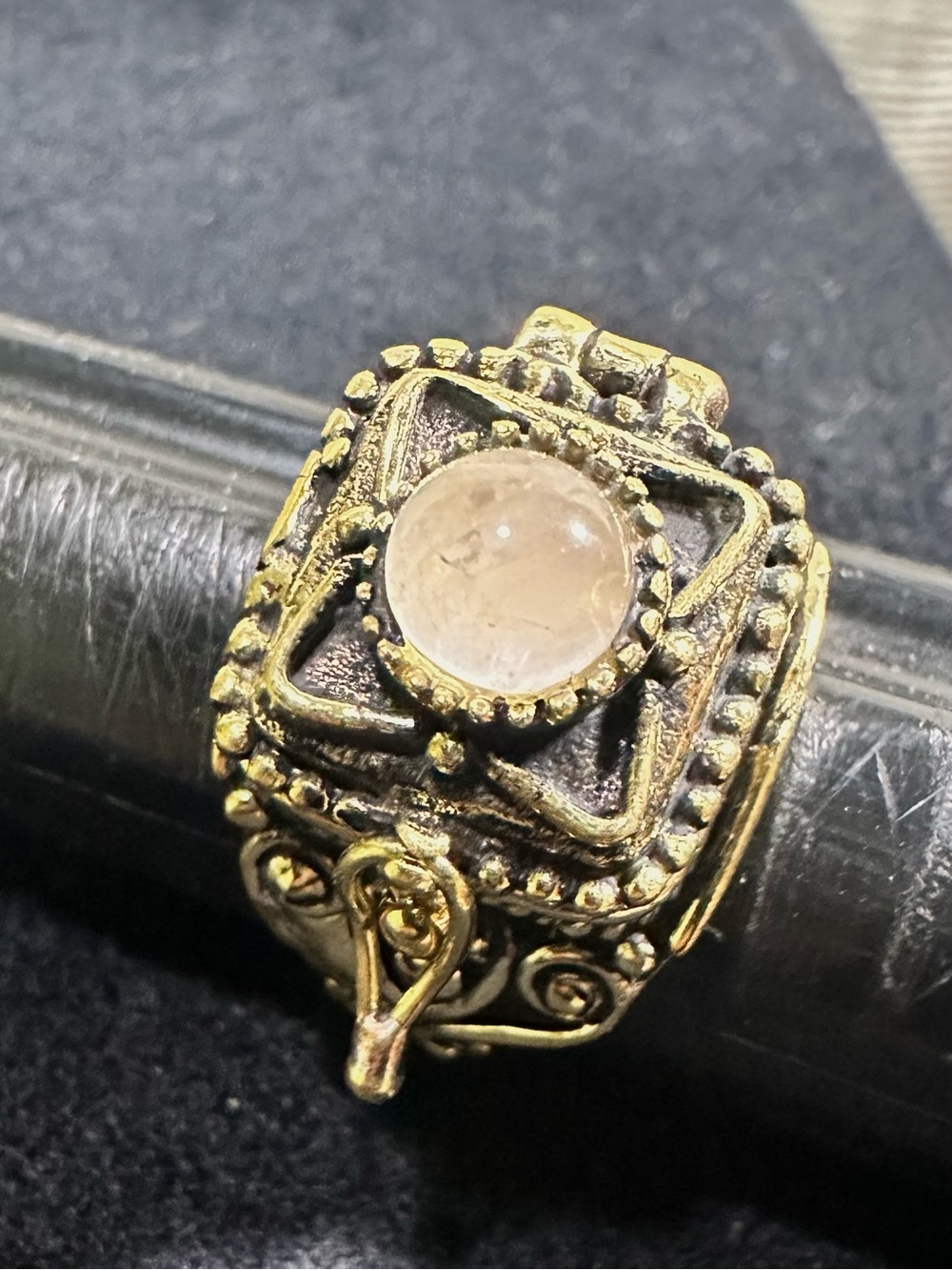 Vtg: *Unisex* Brass & Rose Quartz Gemstone Poison Ring